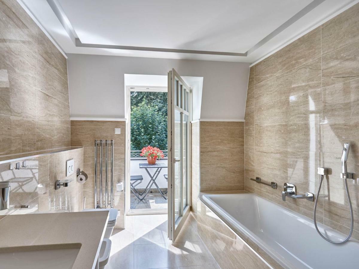 Apartment Villa Dionysus كارلوفي فاري المظهر الخارجي الصورة
