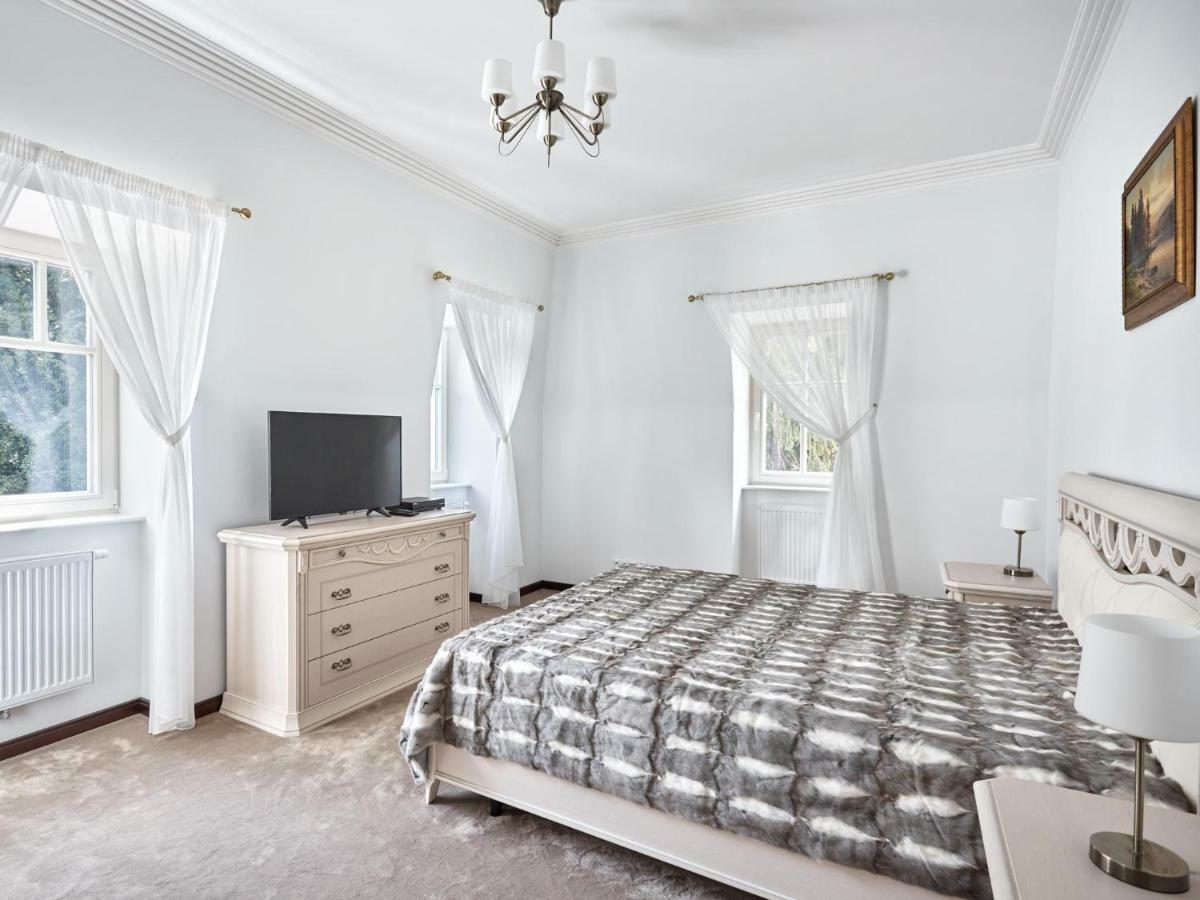 Apartment Villa Dionysus كارلوفي فاري المظهر الخارجي الصورة