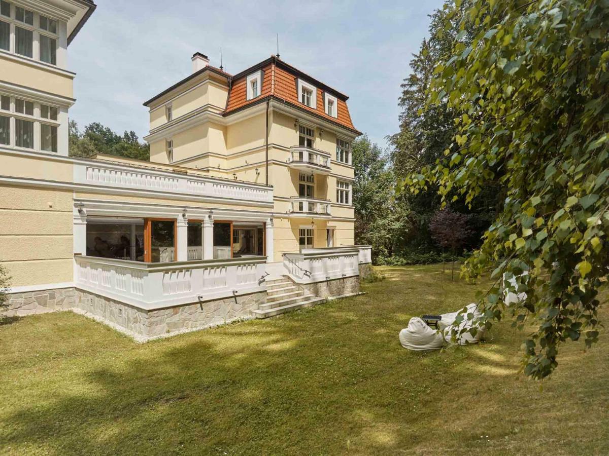 Apartment Villa Dionysus كارلوفي فاري المظهر الخارجي الصورة