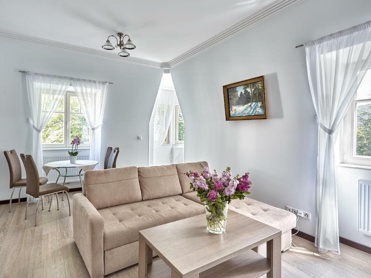 Apartment Villa Dionysus كارلوفي فاري المظهر الخارجي الصورة