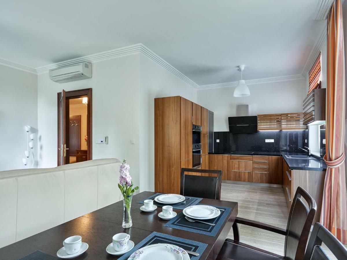 Apartment Villa Dionysus كارلوفي فاري المظهر الخارجي الصورة