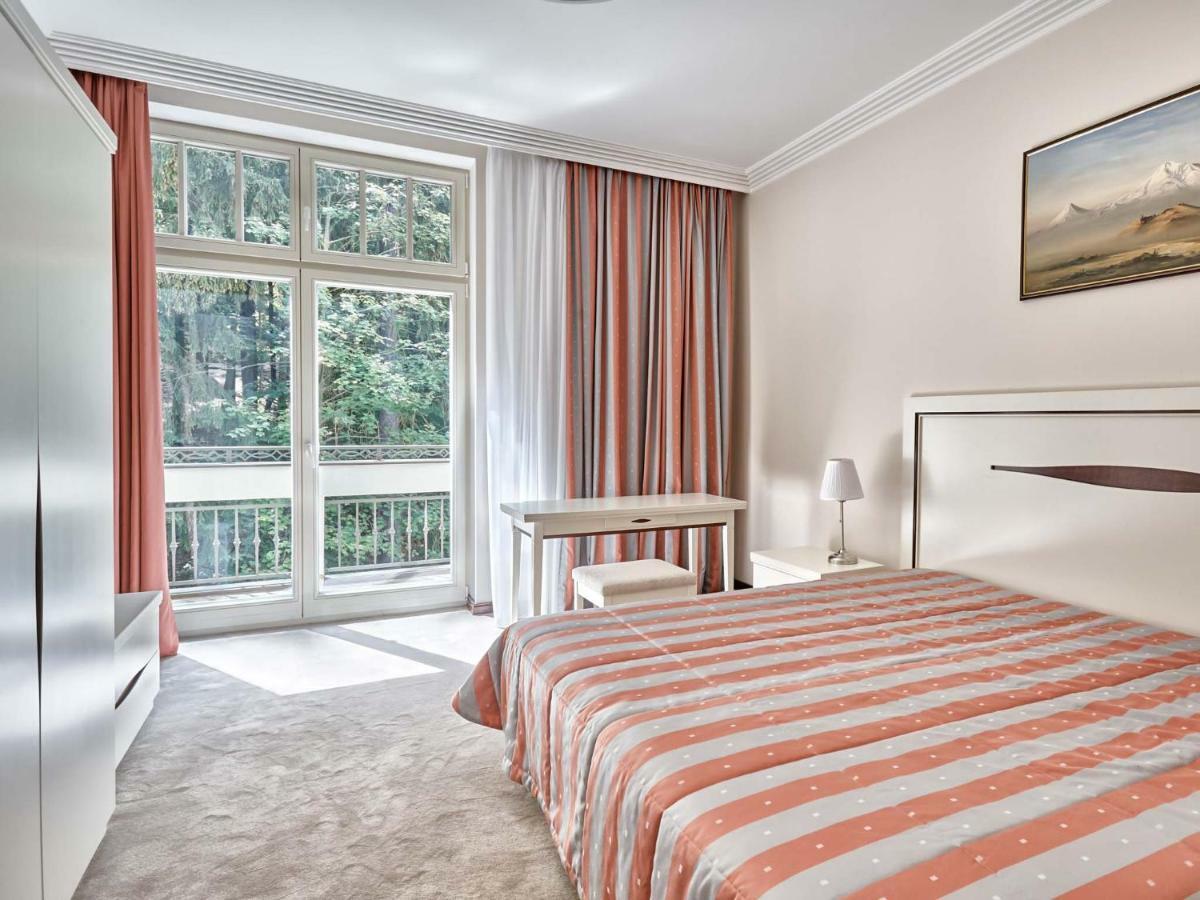 Apartment Villa Dionysus كارلوفي فاري المظهر الخارجي الصورة