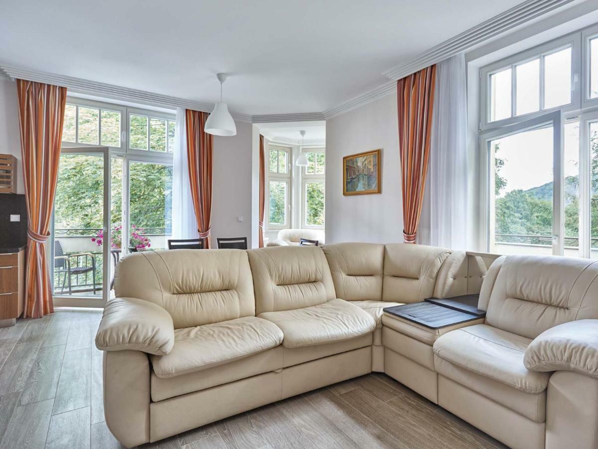 Apartment Villa Dionysus كارلوفي فاري المظهر الخارجي الصورة