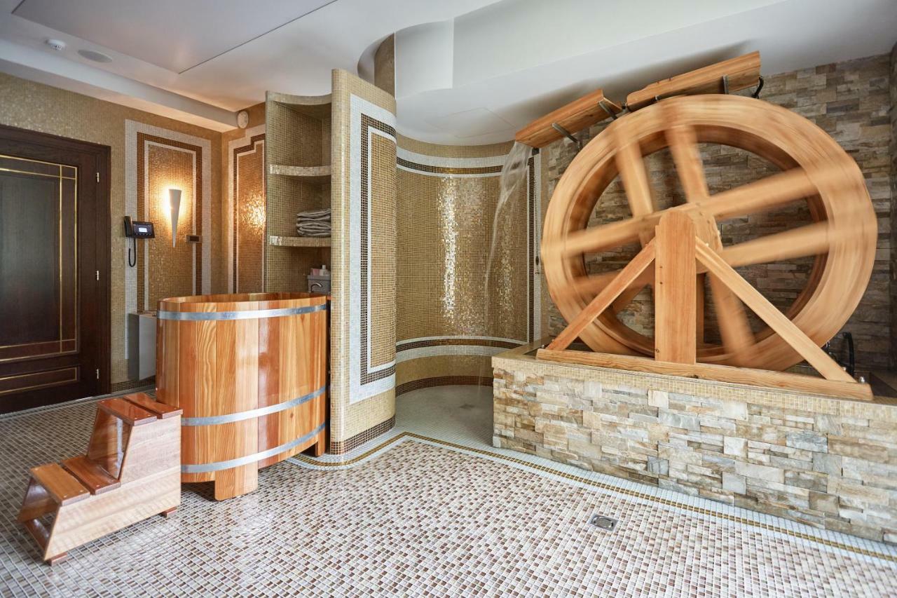Apartment Villa Dionysus كارلوفي فاري المظهر الخارجي الصورة
